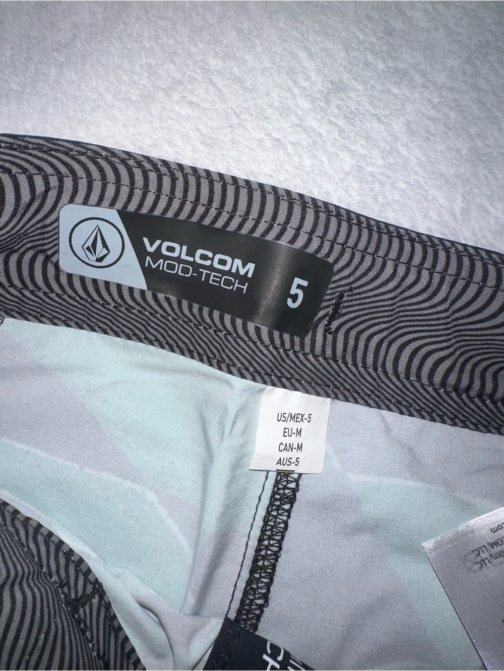 NWT Volcom Swim Trunks - Picture 5 of 5